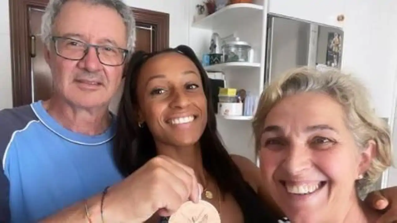 Ana Peleteiro con sus padres