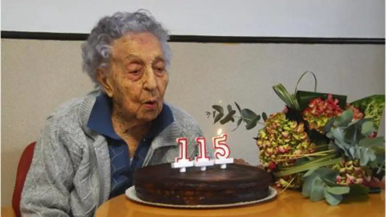 Un estudio desvela las claves de longevidad de la abuela de 117 años María Branyas: “Tenía una microbiota como una niña”