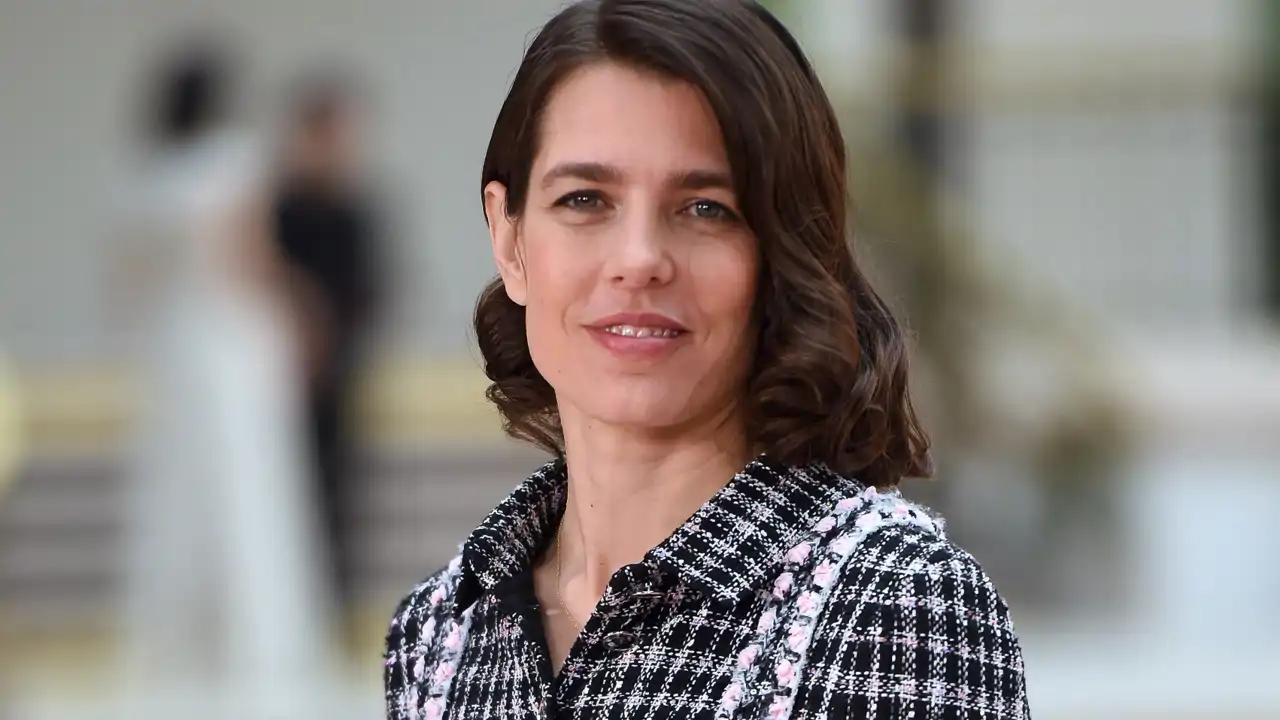 El falso bob de Carlota Casiraghi en el desfile de Chanel es el peinado top de la primavera: elegante y sofisticado