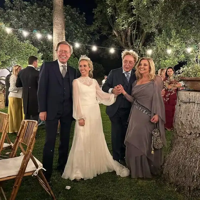 Inmaculada Casal junto a Vitorio y Lucchino en la boda de su hija