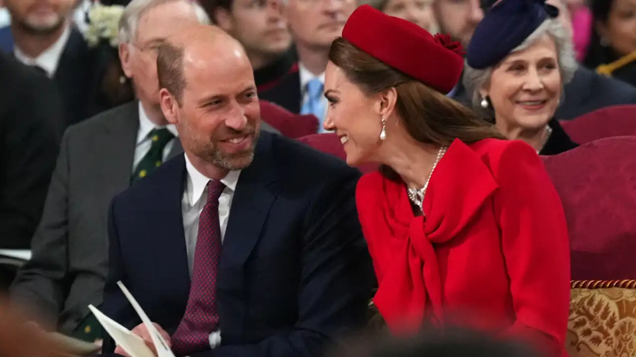 Una psicóloga revela el gesto más revelador del nuevo enamoramiento de Kate Middleton y el Príncipe Guillermo: "Están viviendo una reconfiguración emocional"