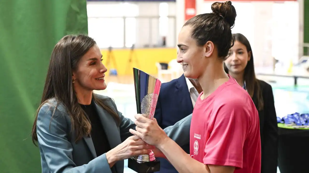 La Reina Letizia con la capitana de waterpolo. 