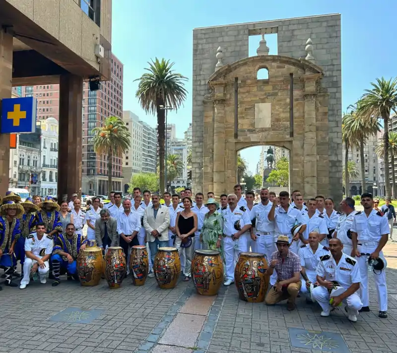 Los guardamarinas del buque escuela Juan Sebastián Elcano en Uruguay