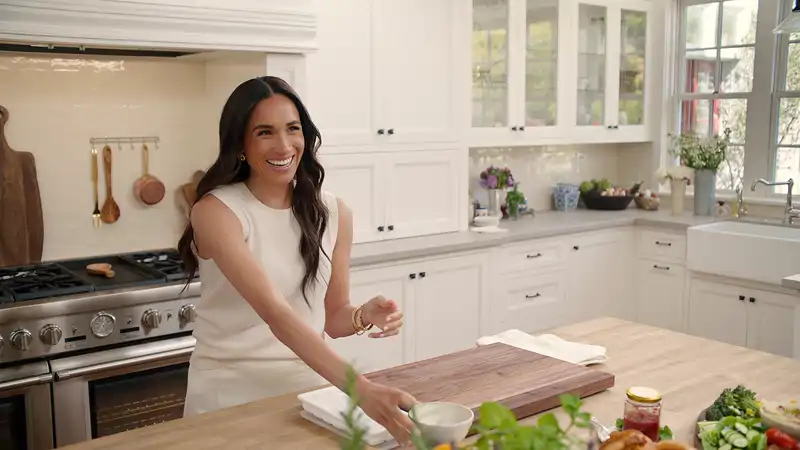 Meghan Markle en su cocina alquilada para la serie