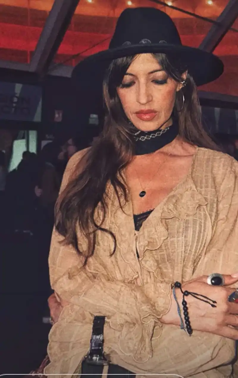 Sara Carbonero apuesta por la blusa con volantes boho que triunfará en la próxima temporada 