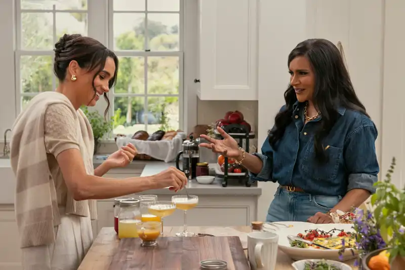 Documental 'Con amor, Meghan'. Meghan, la duquesa de Sussex y Mindy Kaling in episode 102 of With Love, Meghan. Cr. 