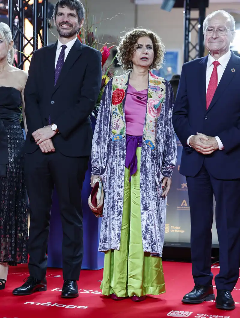 María Jesús Montero patina con su look en el Festival de Málaga 2025 