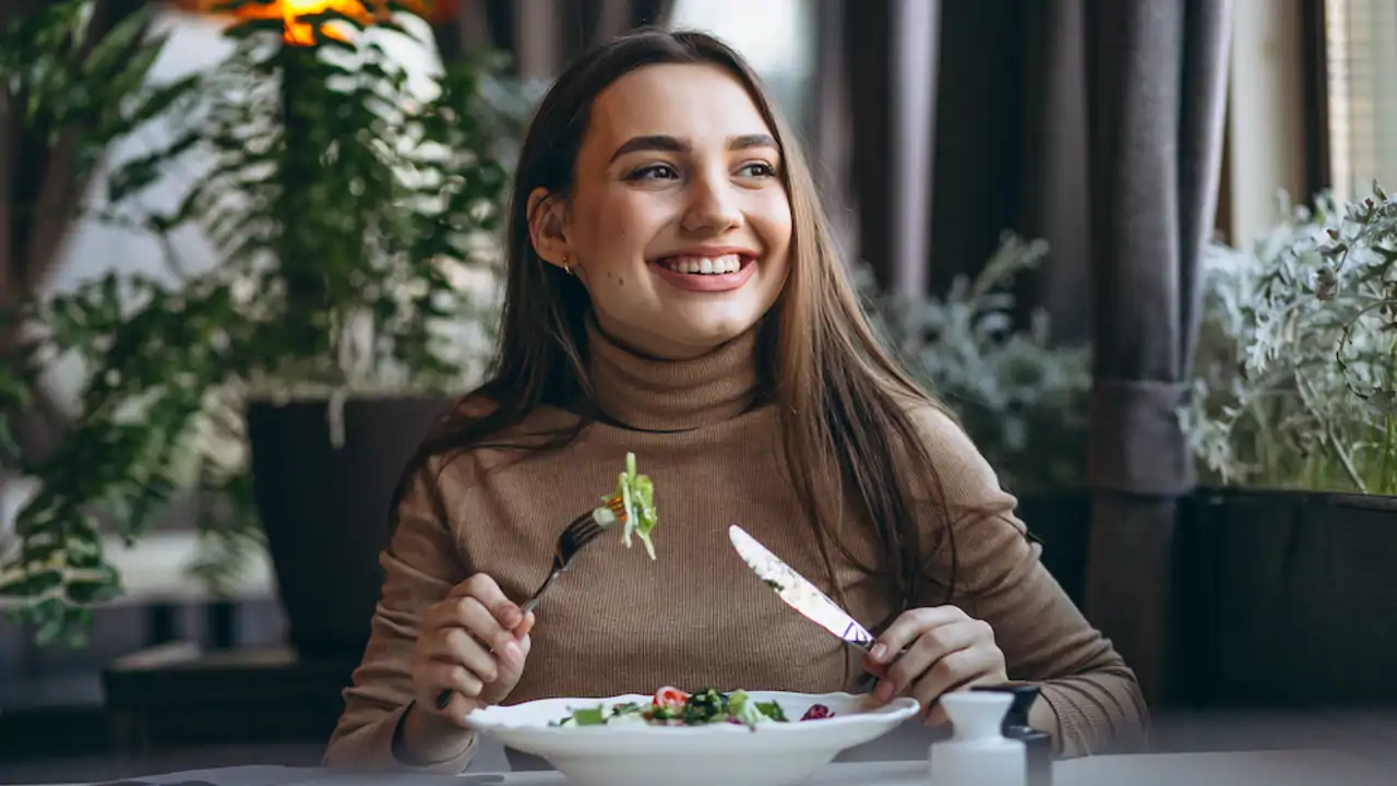 El condimento ‘mágico’ que mejora absolutamente todo, desde cremas de verduras hasta fruta fresca