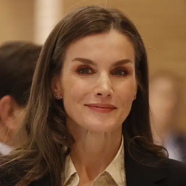 La Reina Letizia con gesto sonriente