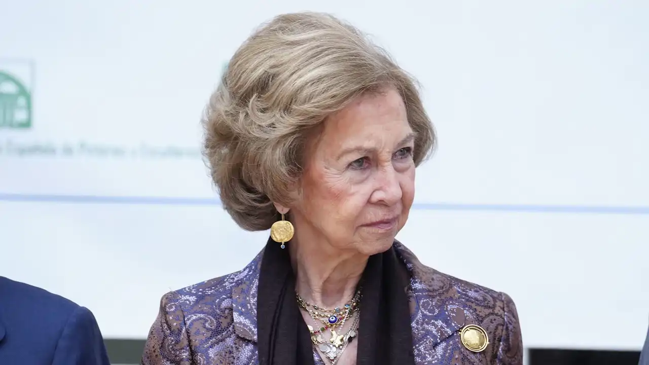 La Reina Sofía recurre a su blazer favorita y rejuvenecedora para hacer entrega de un premio muy especial 