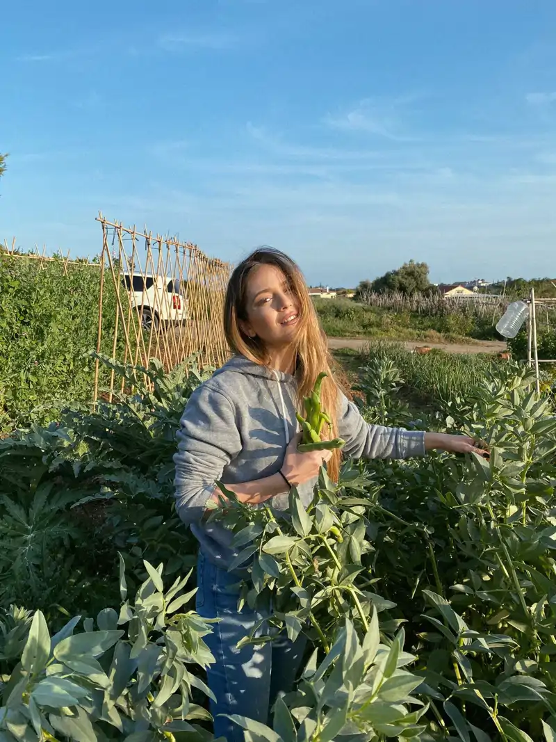 Ana Mena en su huerto