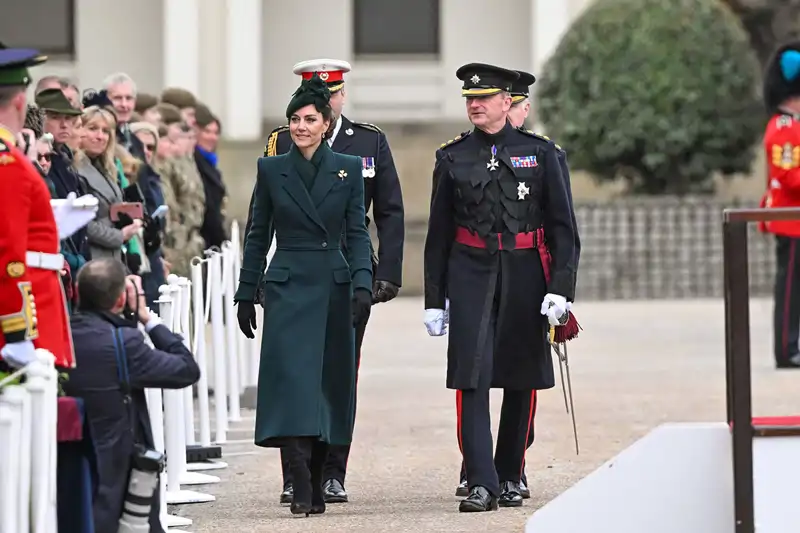 Kate Middleton saluda a los asistentes por el Día de San Patricio