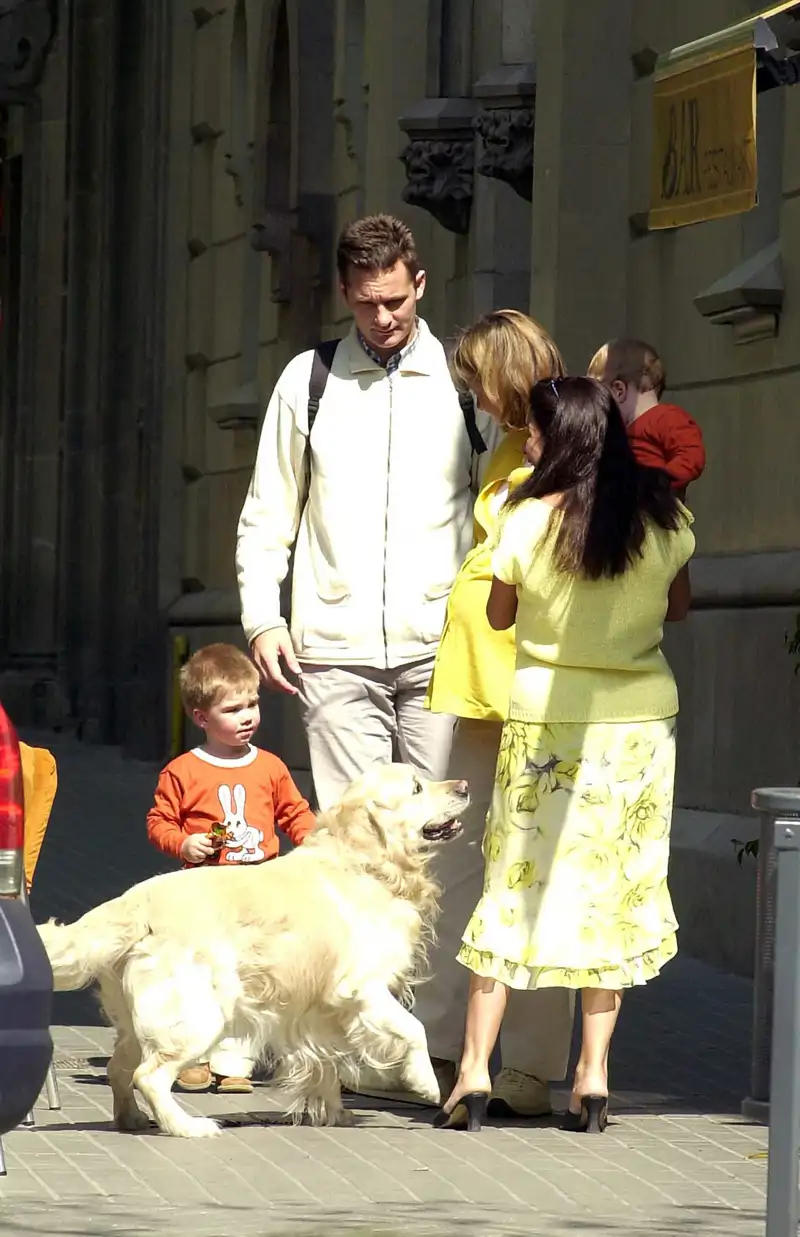 La Infanta Cristina junto a sus hijos y su mascota