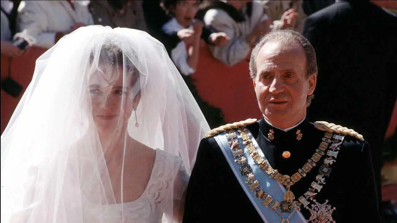 La Infanta Elena y su padre el día de su boda