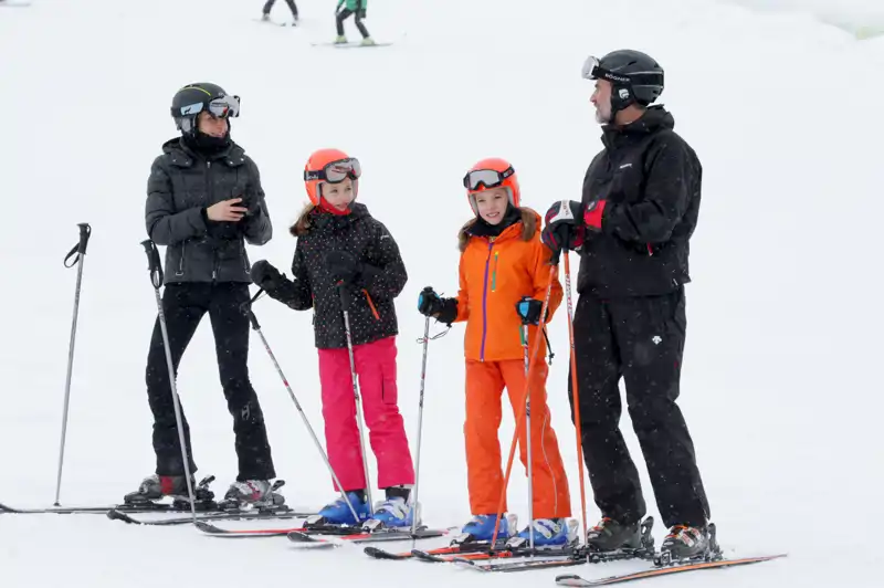 La prensa alemana examina la última escapada del Rey Felipe a la nieve y se fija en este detalle