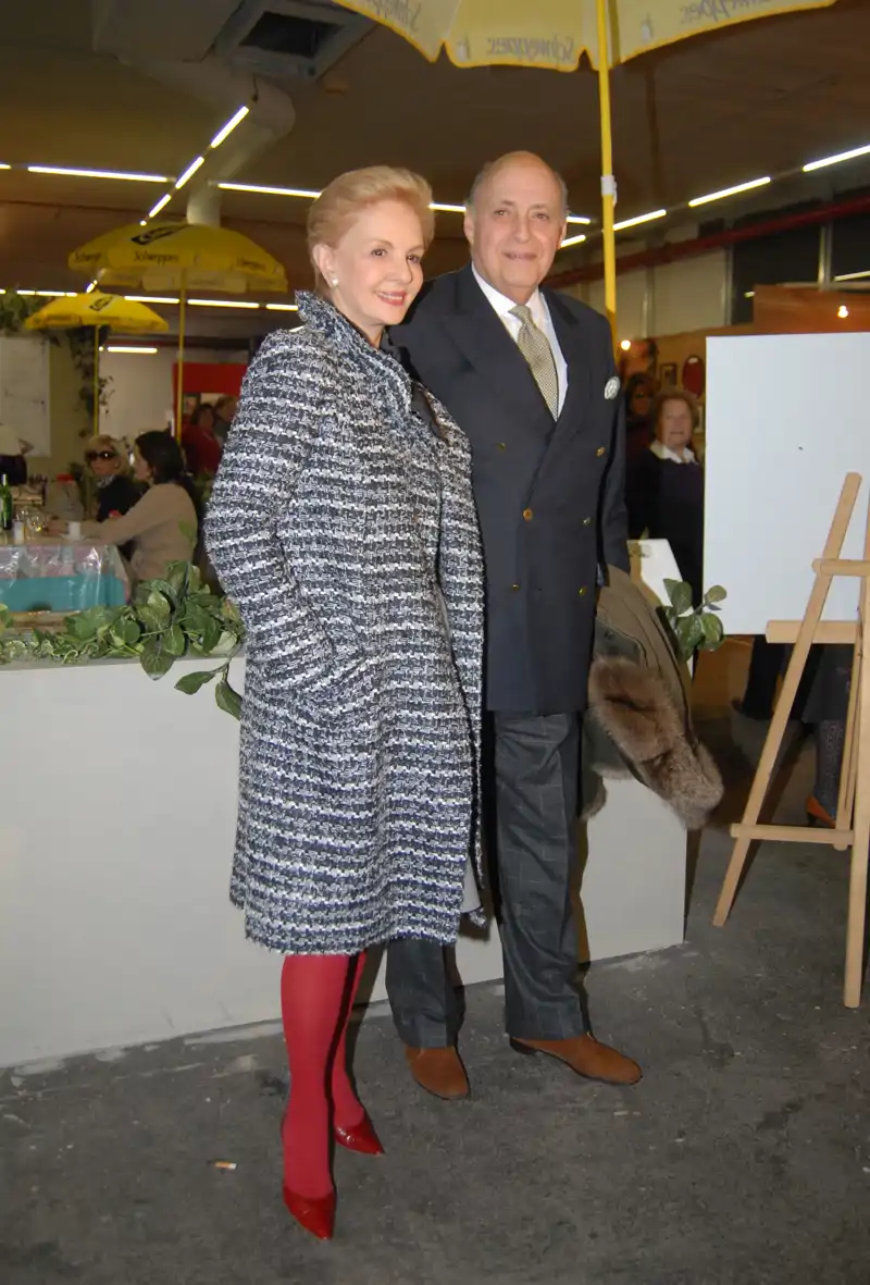 Carolina y Reinaldo Herrera posan durante un evento