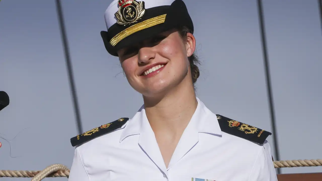 La foto inédita de la Princesa Leonor en el interior de Elcano: realizando una nueva tarea en alta mar y tras la denuncia de Zarzuela 