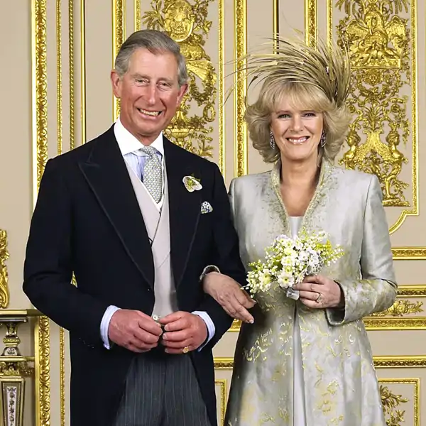 Carlos y Camilla sonrientes el día de su boda, hace ahora veinte años.