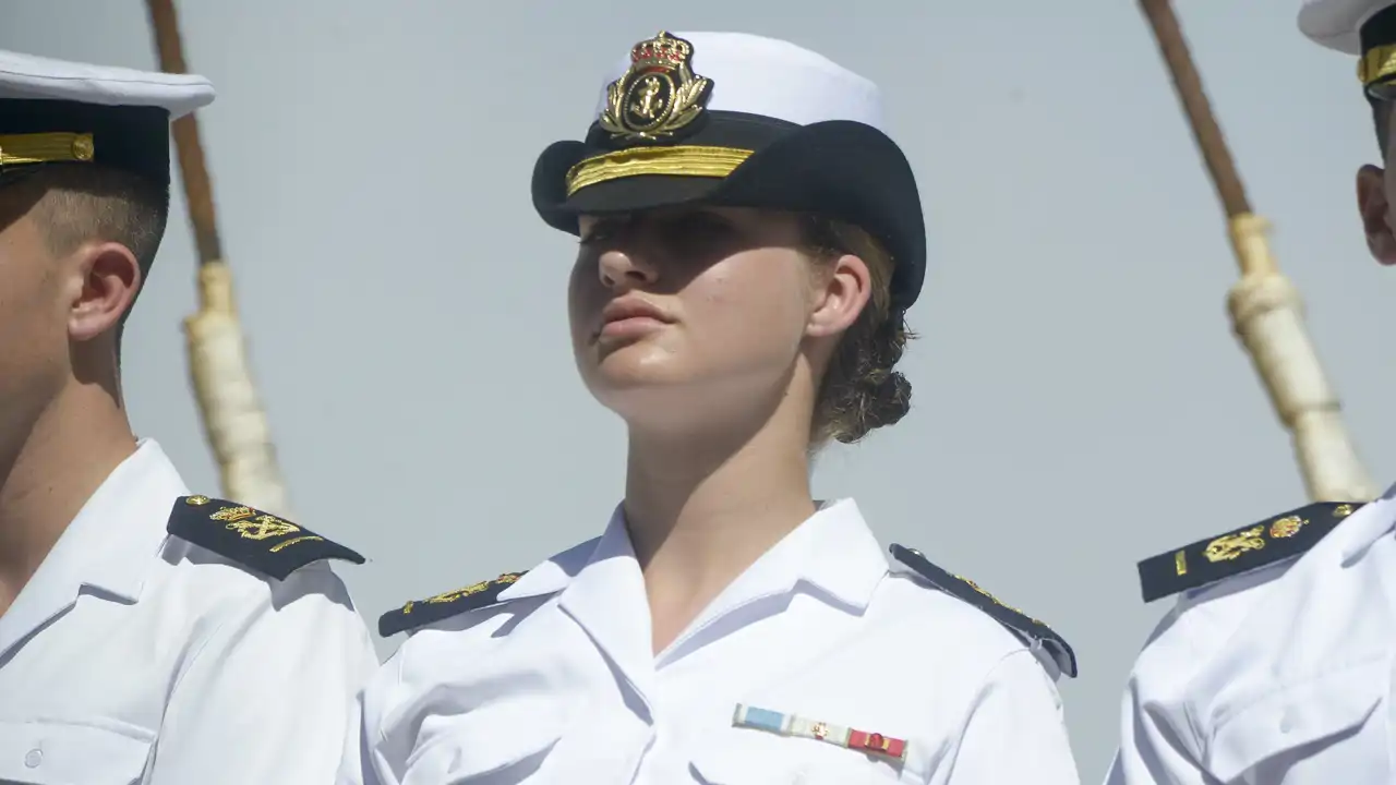 La Princesa Leonor, "triste y agobiada" tras ver la luz sus fotos en bikini: el consejo que le han dado los Reyes Felipe y Letizia