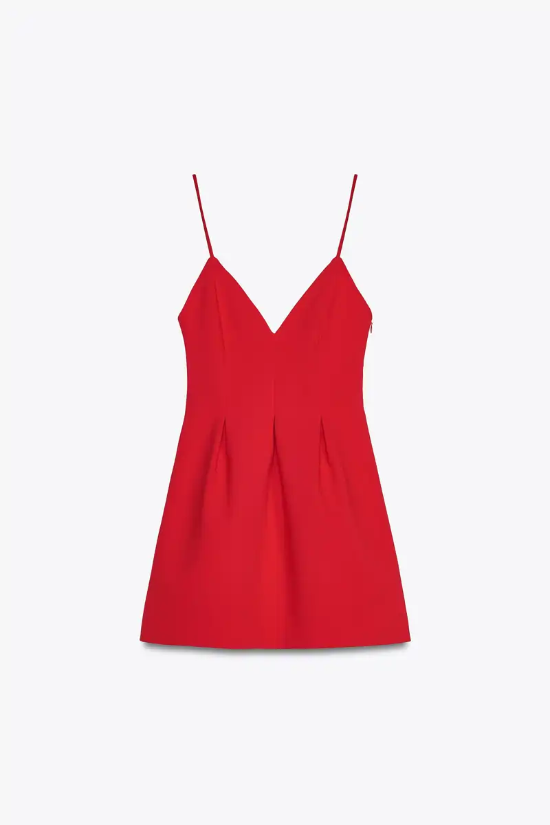 Vestido corto volumen de Zara 29,95 euros 