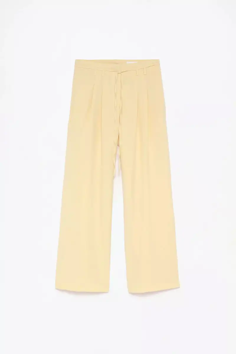 Pantalones wide leg pinzas de Lefties 19,99 euros 