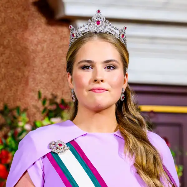 Amalia de Holanda durante una cena de gala