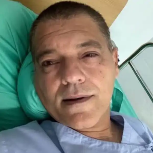 Frank Cuesta en un hospital