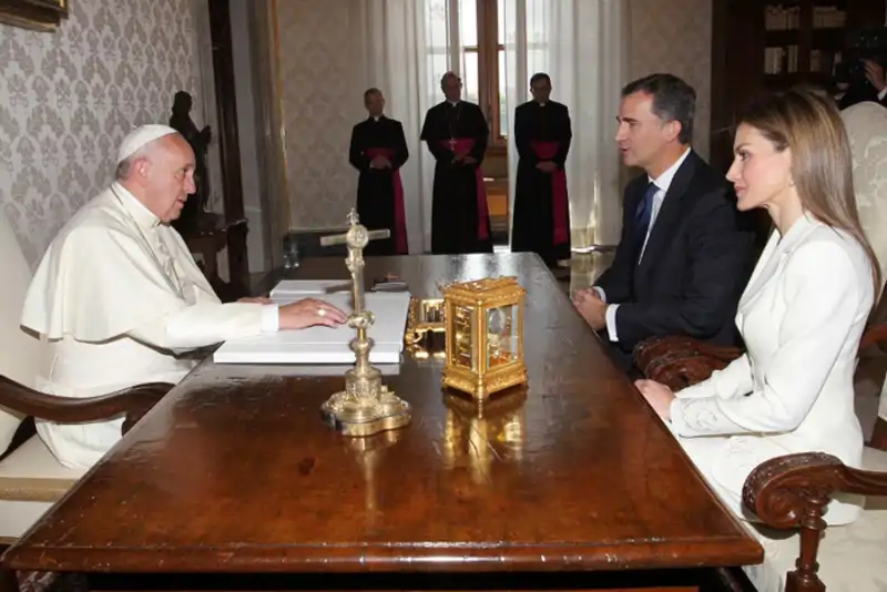 Reyes de España y el Papa Francisco