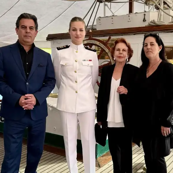 La Princesa Leonor junto a la mujer y los hijos de Mario Vargas Llosa