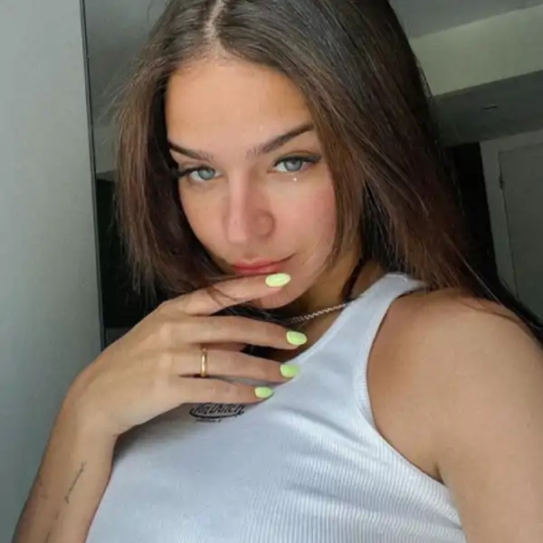 Laura Escanes manicura
