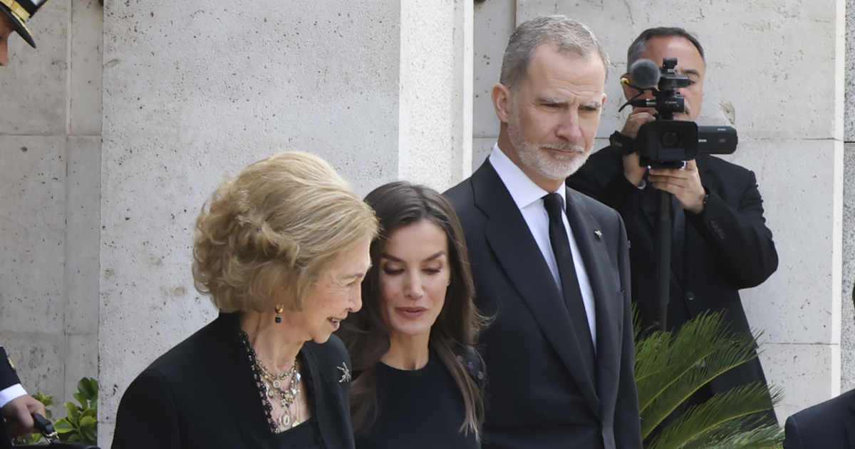 El anecdótico gesto del Rey Felipe con su madre, doña Sofía, que ha  obligado a la Reina Letizia a intervenir
