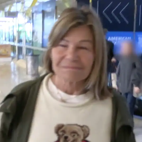 Cari Lapique en el aeropuerto de Madrid Barajas