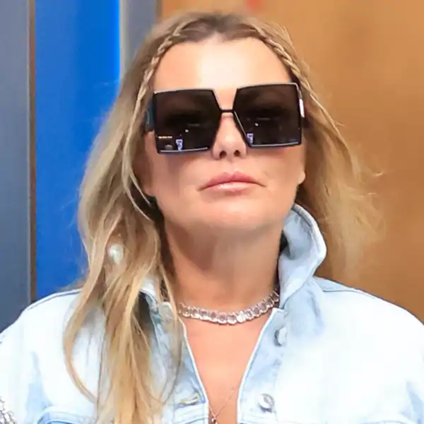 Amaia Montero con gafas de sol