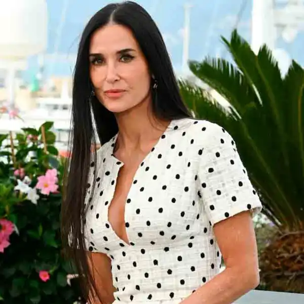 Rebeca Cáceres, psicóloga: “Lo que Demi Moore relata es el precio oculto que muchas mujeres pagan por sostener su éxito tras ser madres”