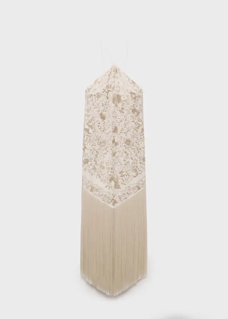 Vestido bordado flores detalles flecos de Mango 320 euros 