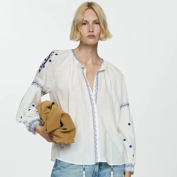 Camisa con bordados