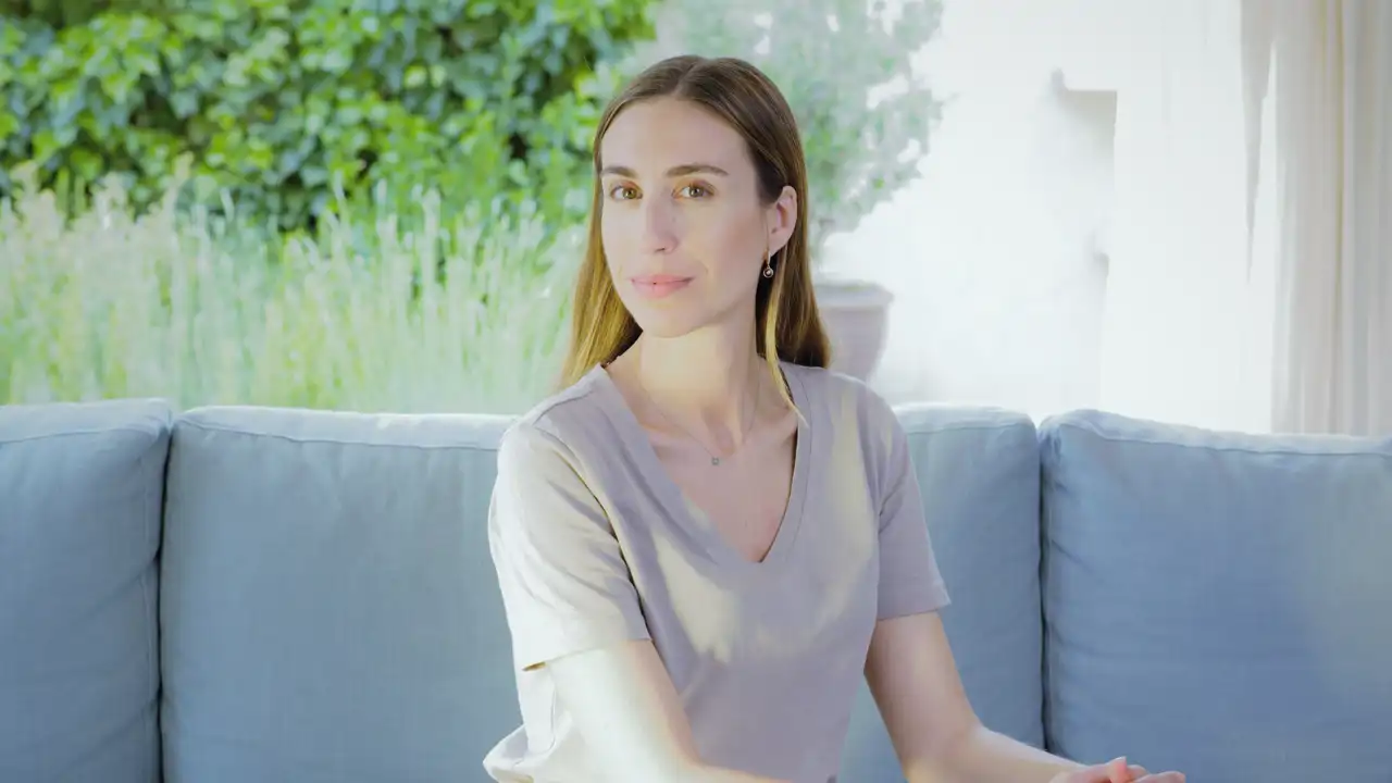 Alejandra Balbás, experta en Feng Shui, comparte los métodos más eficaces de limpieza del hogar para mejorar la energía y favorecer la abundancia: “Usa agua con sal marina”