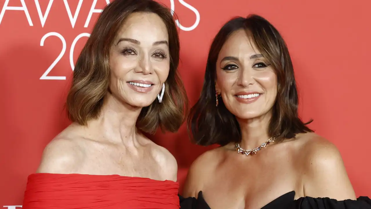 Si Tamara Falcó pisa Zara esta semana, seguro que estas blusas acaban en el armario de Isabel Preysler por el Día de la Madre