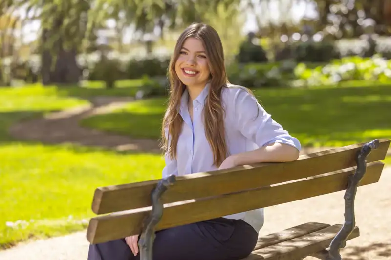La infanta Sofía, con su mejor de las sonrisas en su posado oficial.