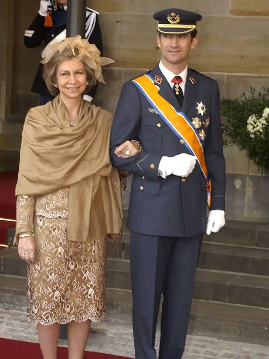 La Reina Sofía y su  hijo en la boda de Guillermo y Máxima de Holanda