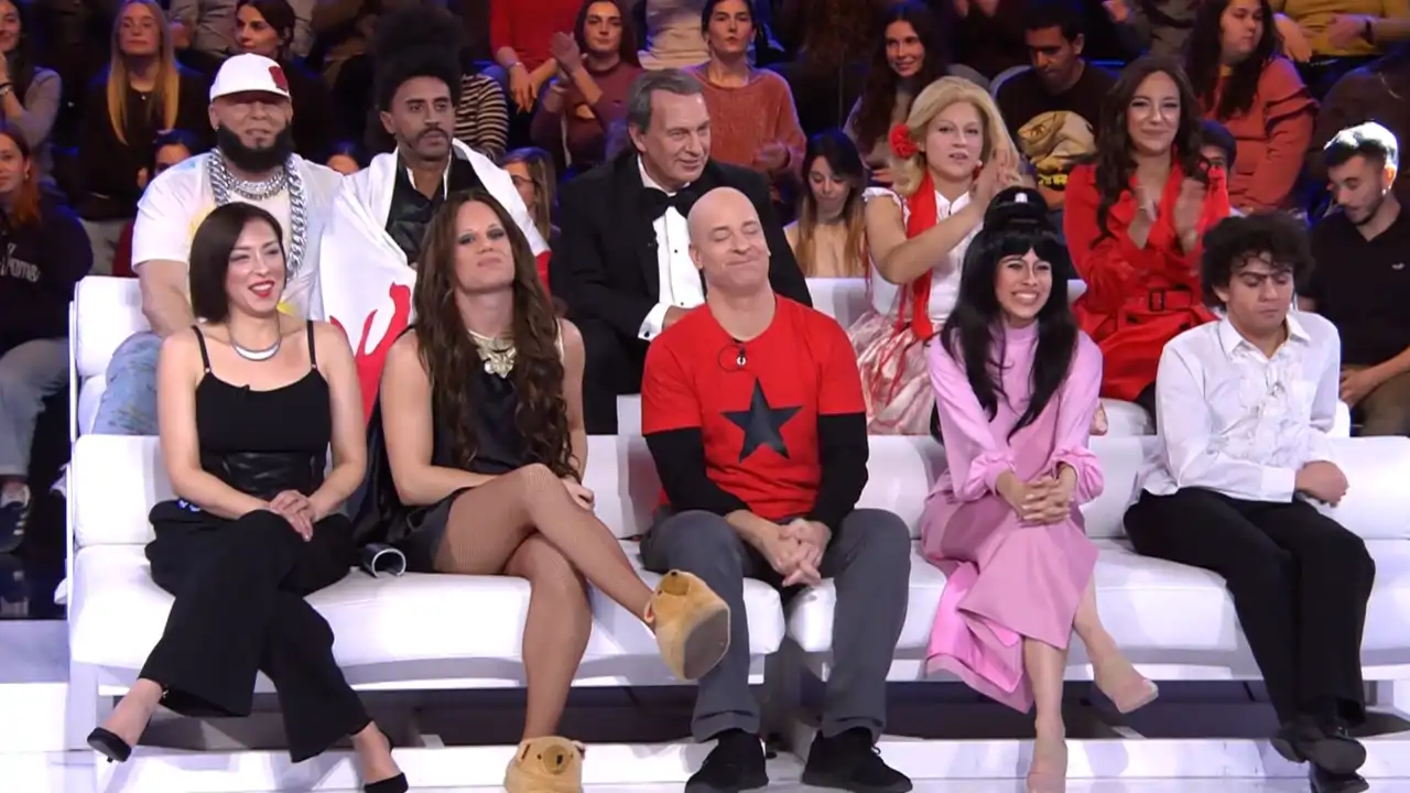 Las lágrimas de Ángel Llàcer tras su confesión más dura y la emotiva reacción del ganador, rematan una gala inolvidable en 'Tu cara me suena'