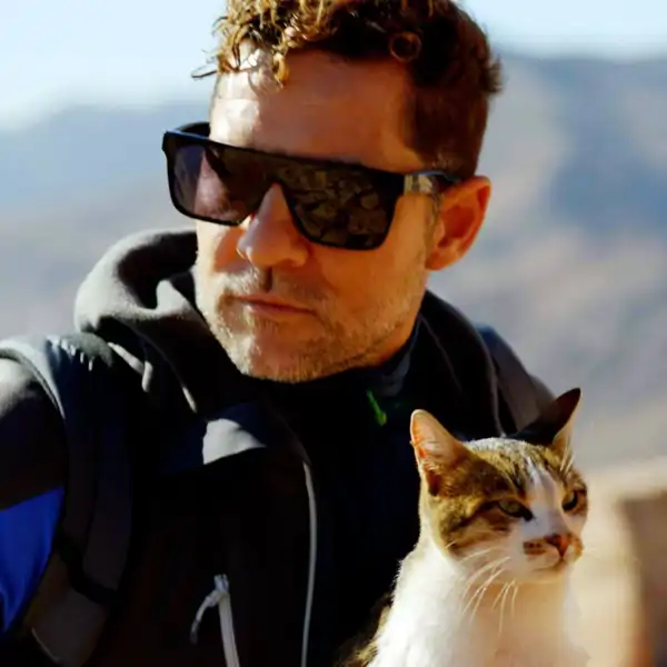David Bisbal, emocionado, relata cómo está afrontando la enfermedad de su padre: "Se enfada conmigo"