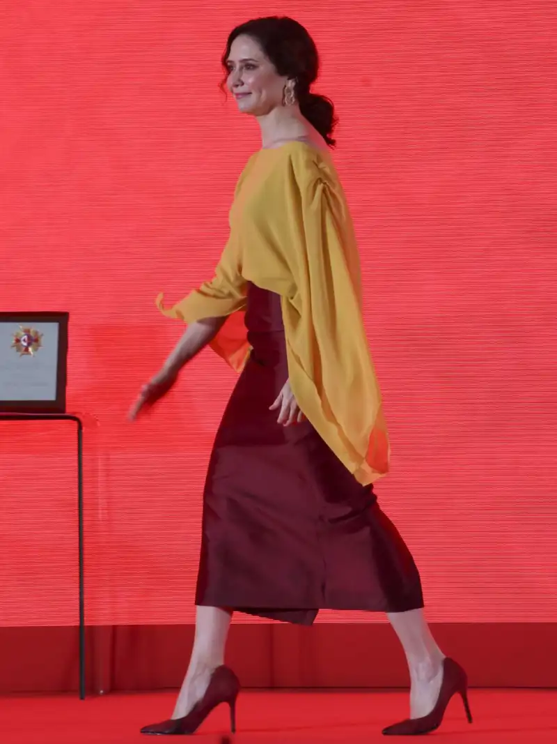 El patriótico look de Isabel Díaz Ayuso en el Dos de mayo