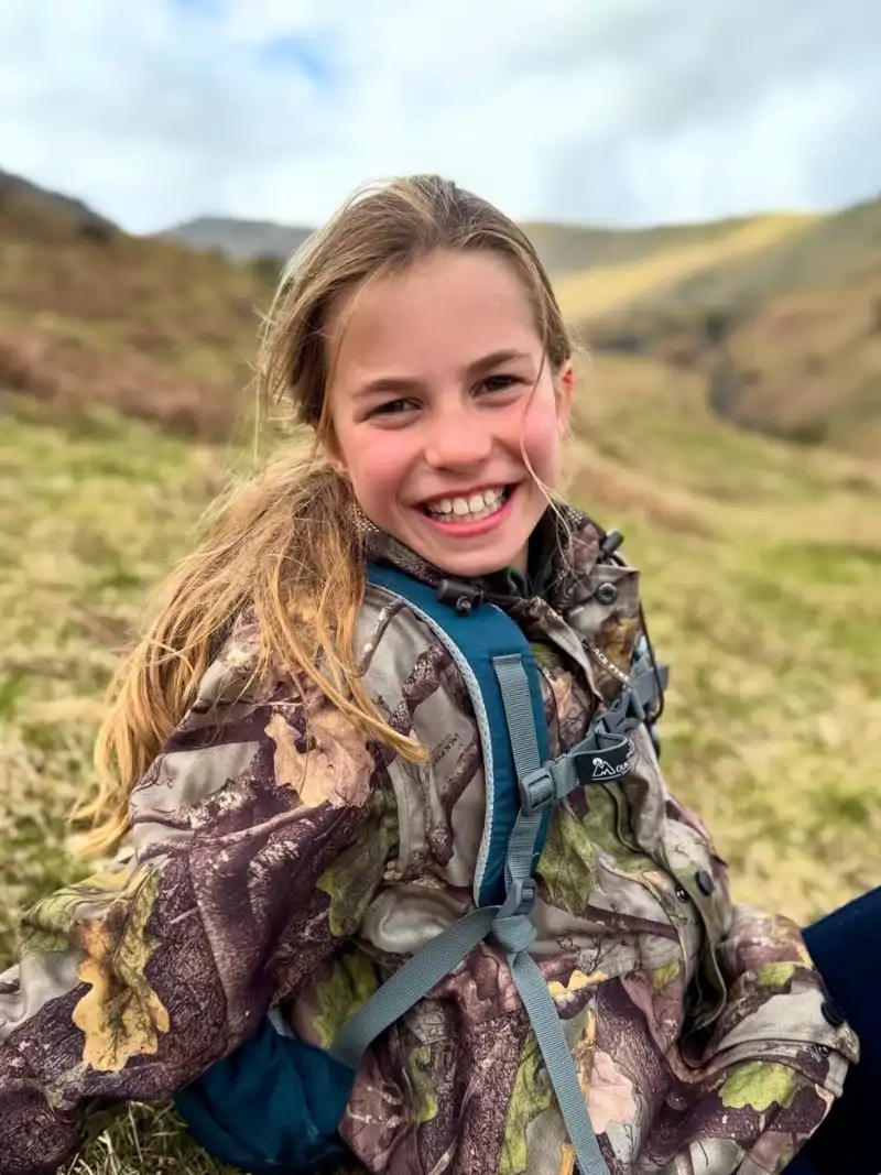 La imagen de la princesa Charlotte con la que Kate Middleton y el príncipe Guillermo la han felicitado por su cumpleaños