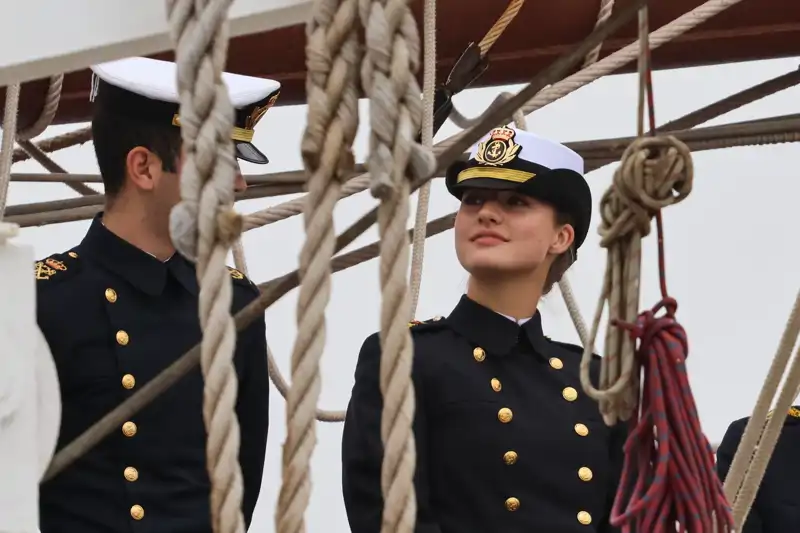 La Princesa Leonor abordo del Juan Sebastián de Elcano en Valparaíso, Chile.