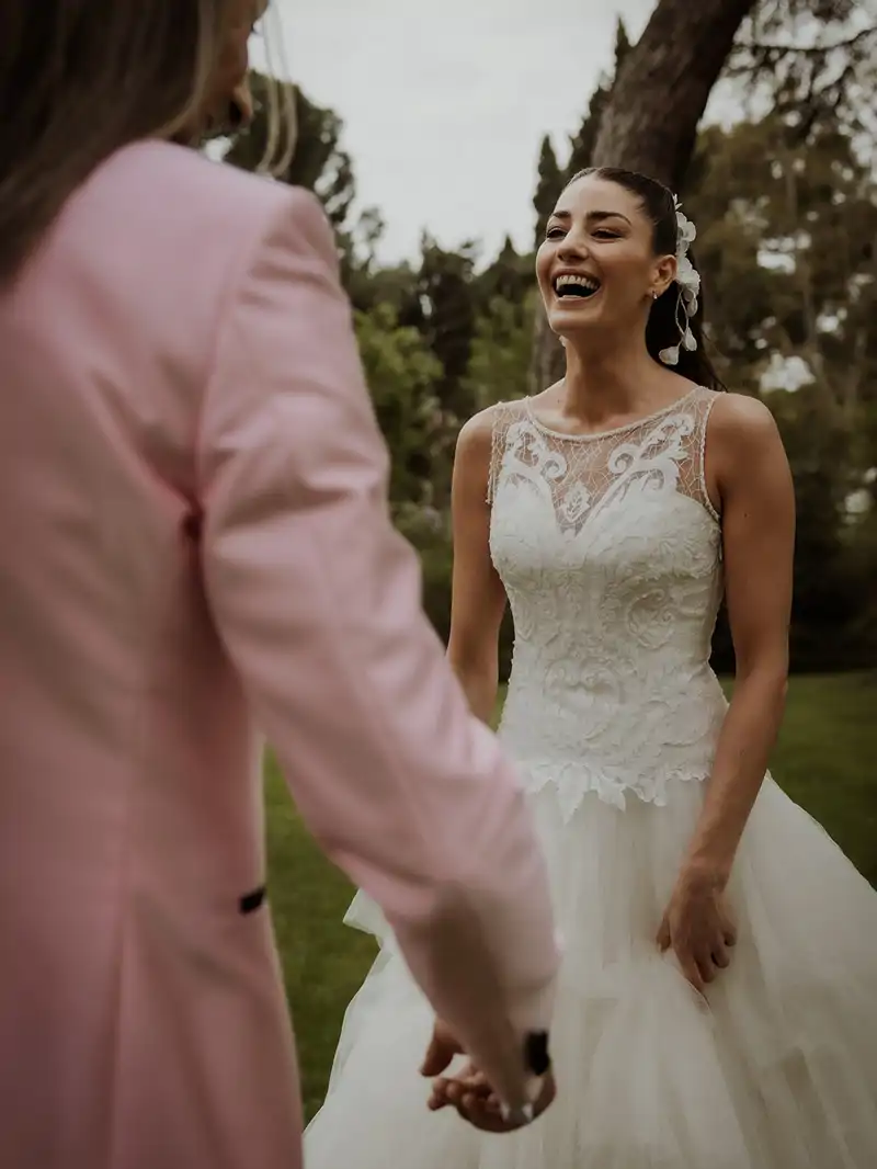 Laura Moura, azafata de 'La Ruleta de la Suerte', muy feliz el día de su boda