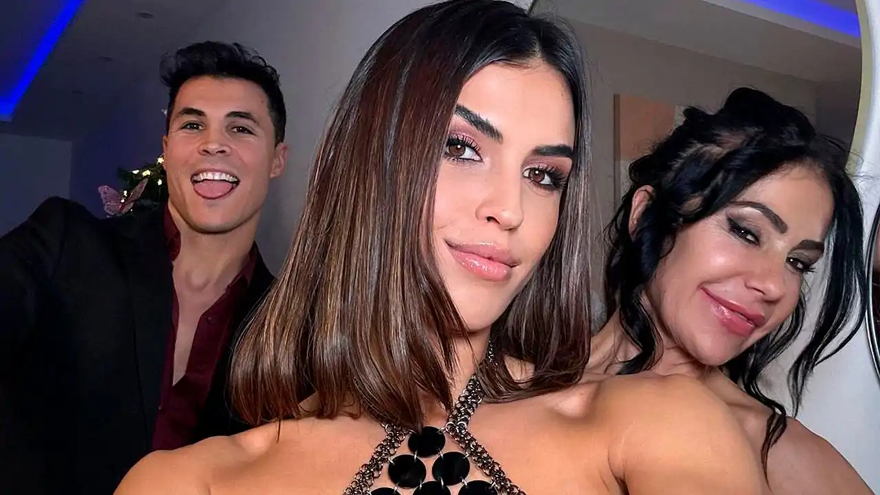 Sofía Suescun posa con su madre y su novio