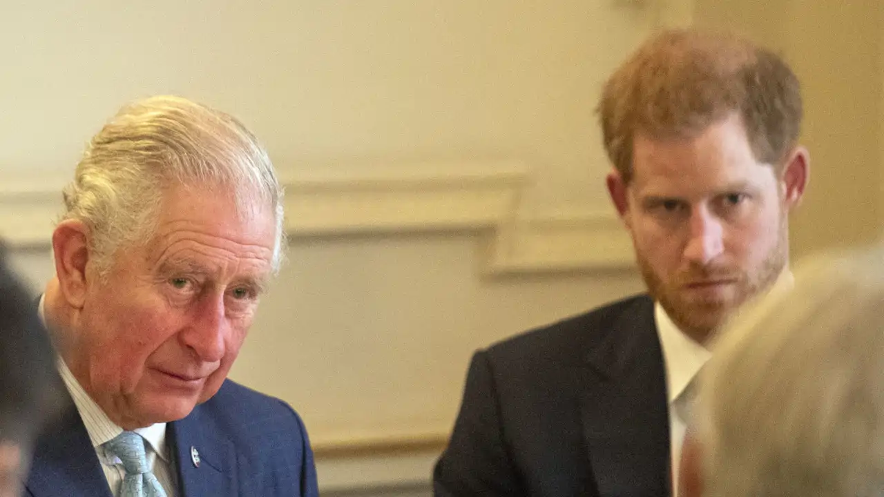 Comunicado urgente del Palacio de Buckingham tras la demoledora entrevista del príncipe Harry en la que asegura que su padre no le habla