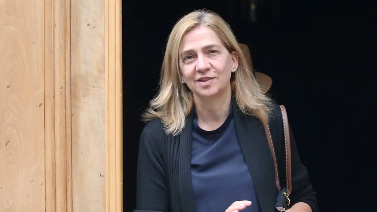 La Infanta Cristina saliendo de su casa de Ginebra