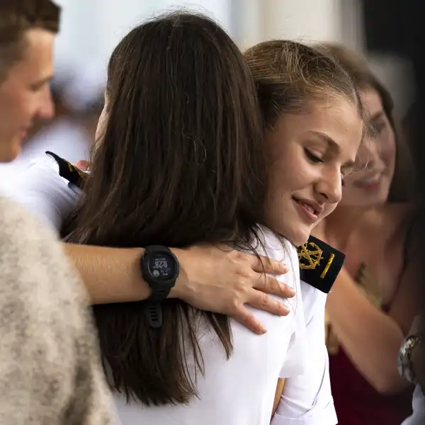 La Princesa Leonor abraza a su madre, la Reina Letizia, en Panamá
